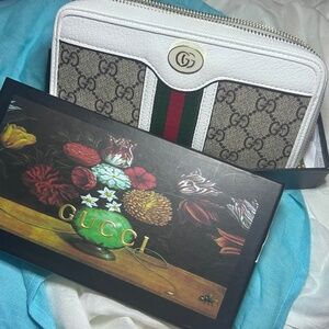 GUCCI White Wallet